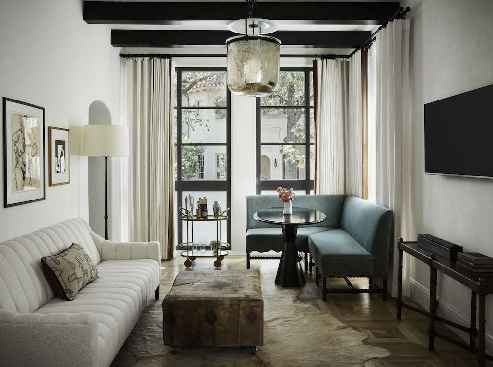 Suite, 1 King Bed, Accessible, Bathtub (Climbing Rose, Mobility/Hearing) - Photo 3