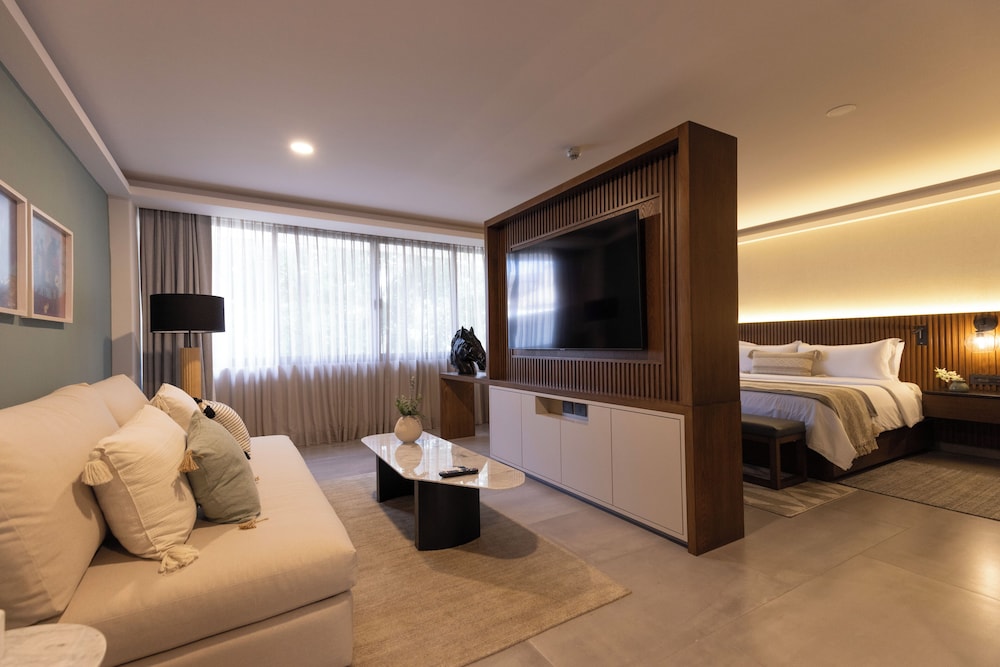 Room (Master)
