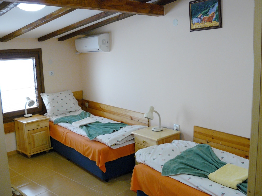 Basic Double Room photo 2