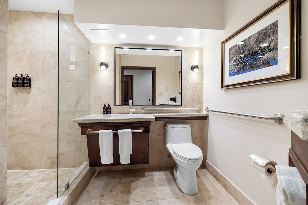 Deluxe Room, Multiple Beds (Premier Double Queen) - Photo 2