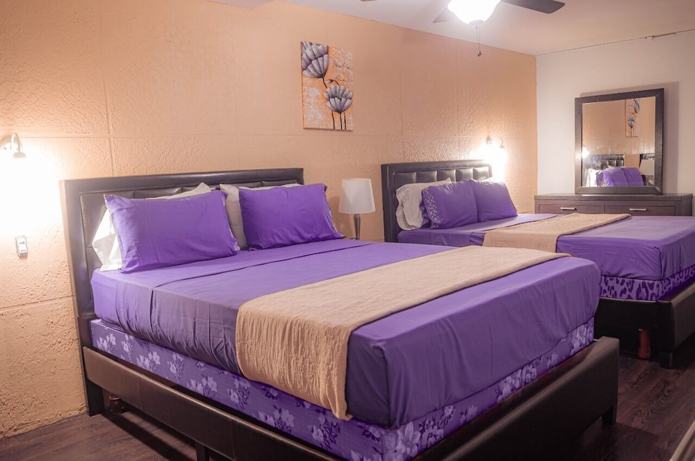 Family Suite, 2 Queen Beds, Accessible photo 3