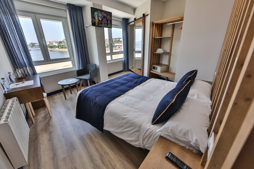 Double Room, 1 Queen Bed, Sea View photo 2