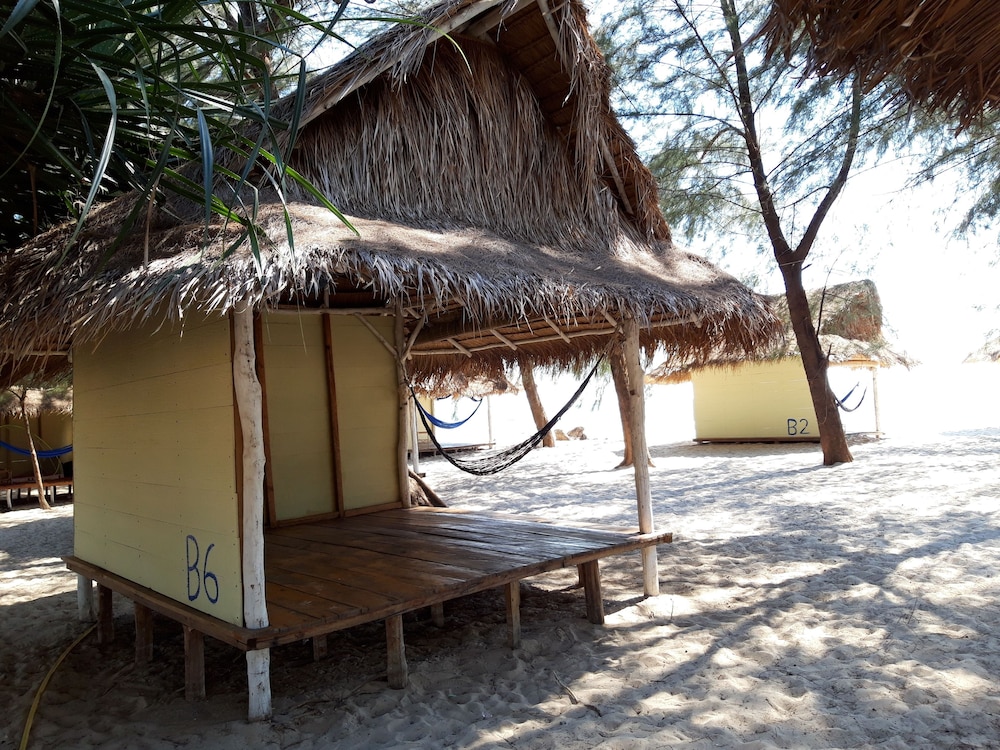 Classic Bungalow, Beach View photo 2