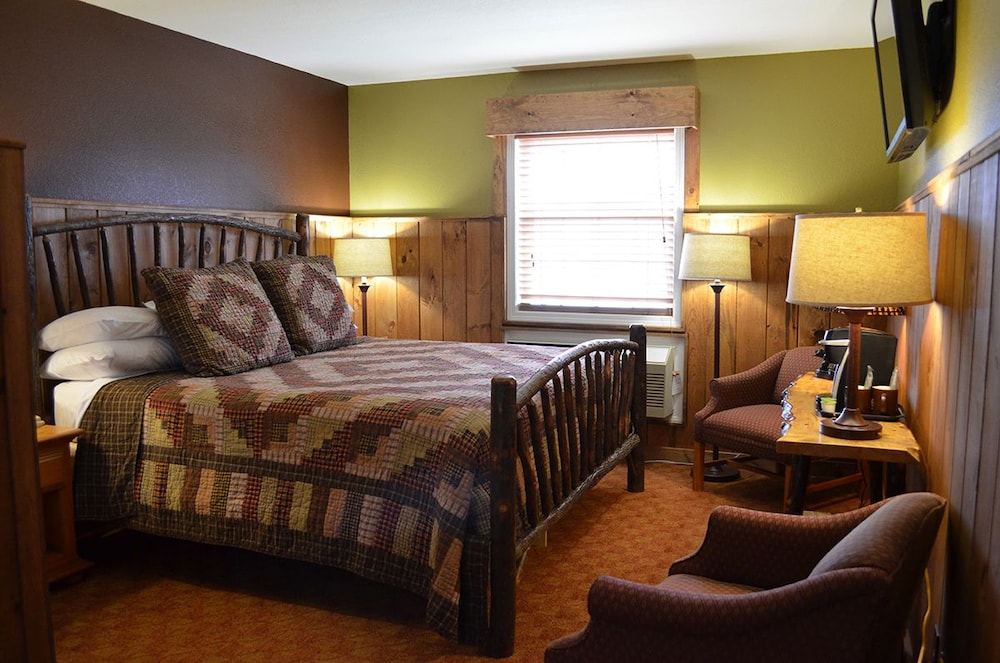 Suite, 1 King Bed photo 1