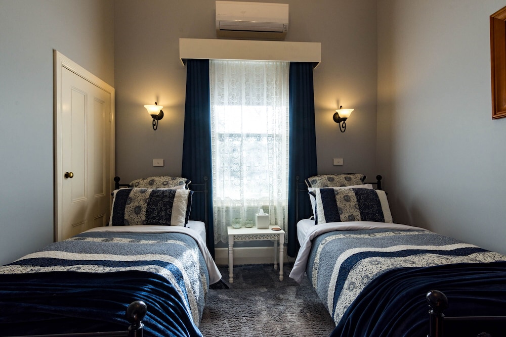 Standard Room, Non Smoking (Suite 4) photo 3