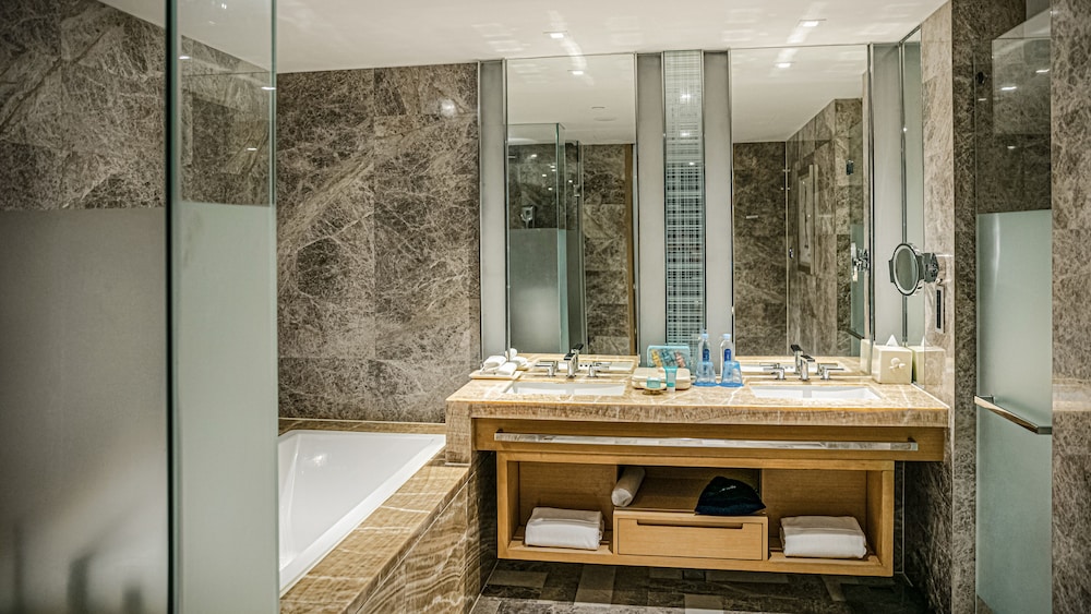 Deluxe suite (unlimited entry to water park & aquarium, Imperial club benefit) photo 2
