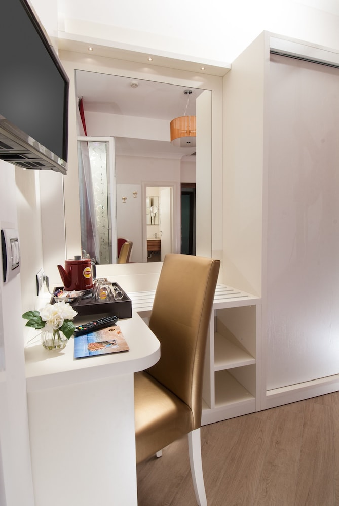 Deluxe Double Room, Sea Facing - Photo 2