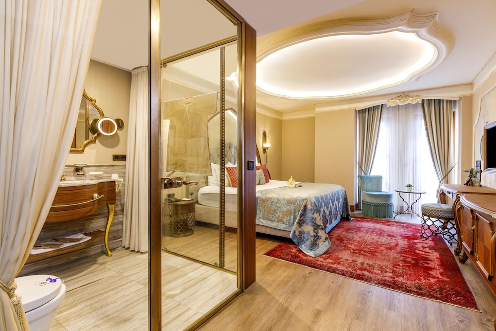 Deluxe Double Room, 1 King Bed photo 2