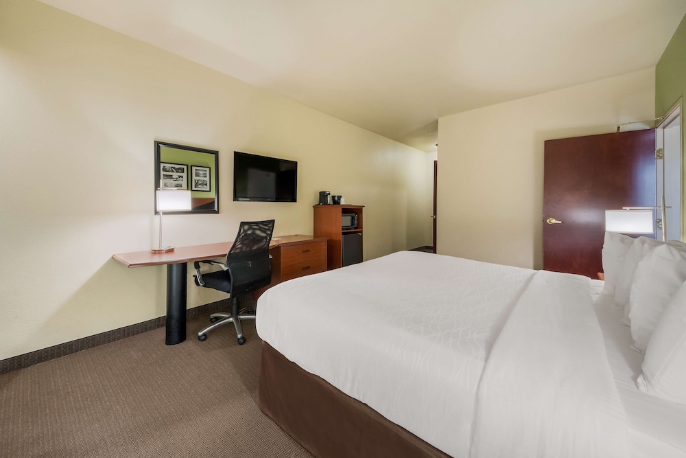 Suite, Multiple Beds, Accessible, Bathtub - Photo 2