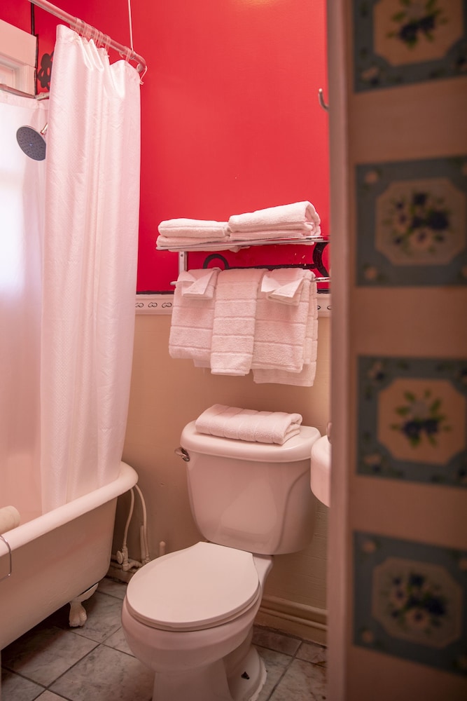 Standard Quadruple Room, Ensuite (Standard) - Photo 9