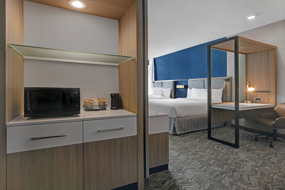 Studio, 2 Queen Beds (Mobility/Hearing Access, Roll-in Shwr)