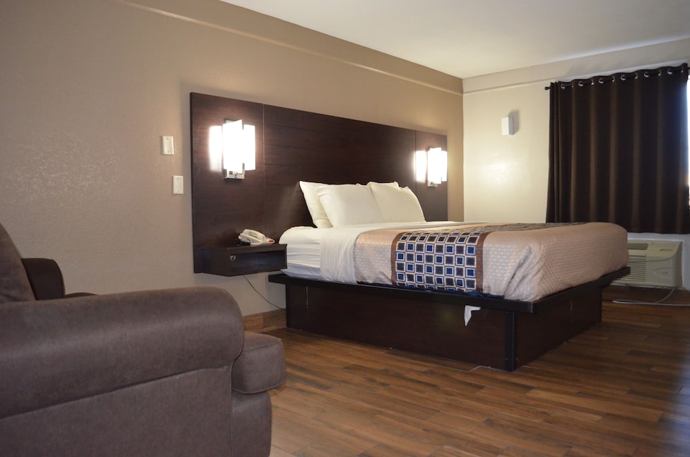 Standard Room, 1 King Bed photo 1