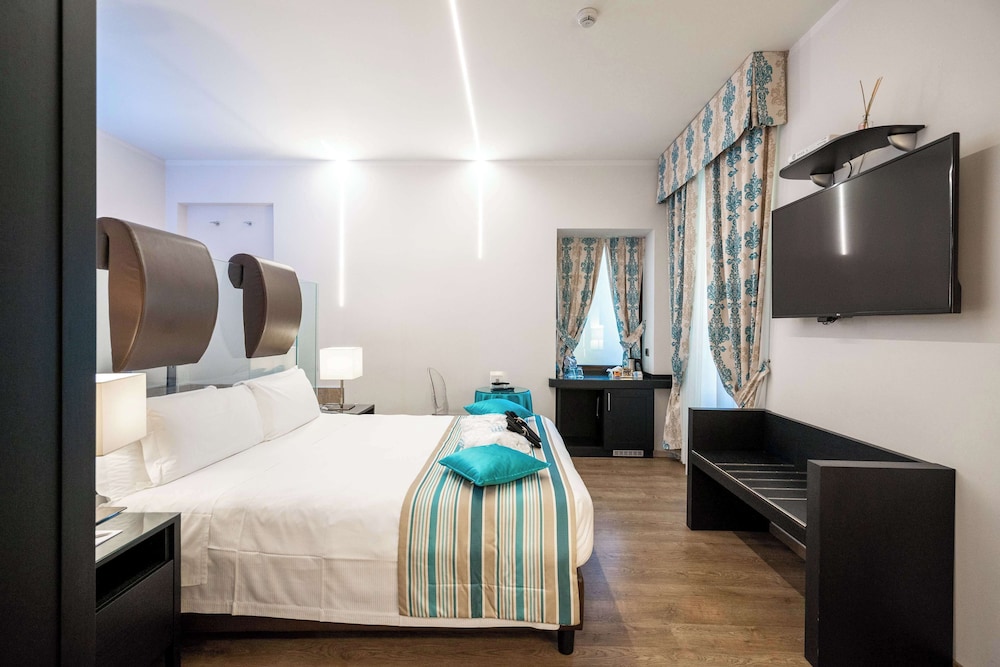 Classic Room, Multiple Beds - Photo 21