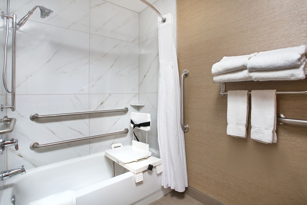 Suite, 1 King Bed, Accessible Bathtub (Communications) - Photo 2