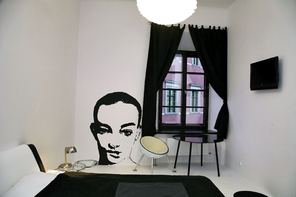 Deluxe Room (with AC) - Photo 2