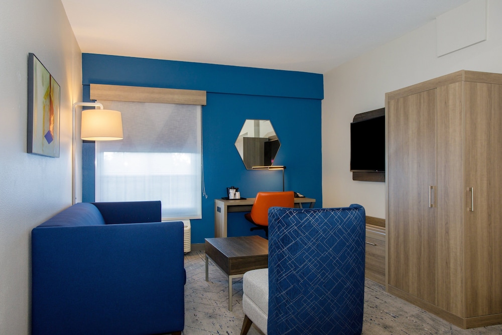 Room, 1 King Bed, Accessible, Non Smoking (Hearing) - Photo 1