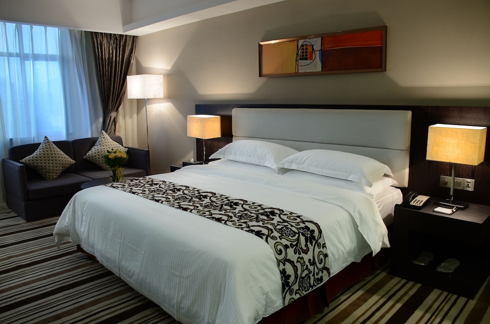 Deluxe Room, 1 King Bed photo 2