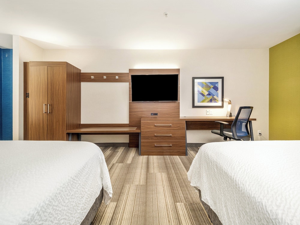 Standard Room, Multiple Beds photo 3