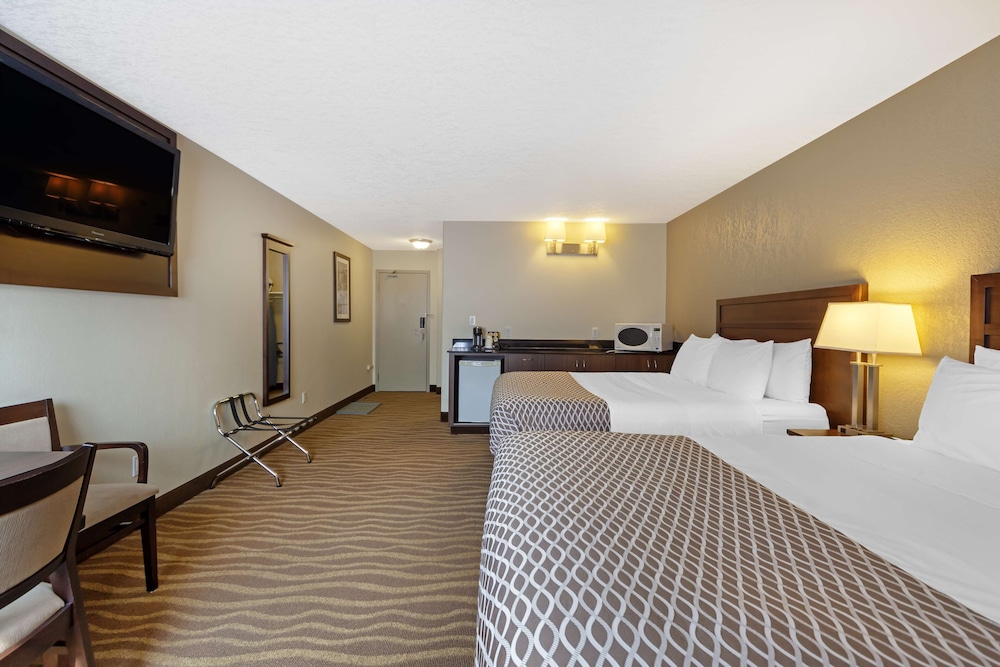 Standard Room, 2 Queen Beds, Non Smoking, Refrigerator & Microwave photo 2