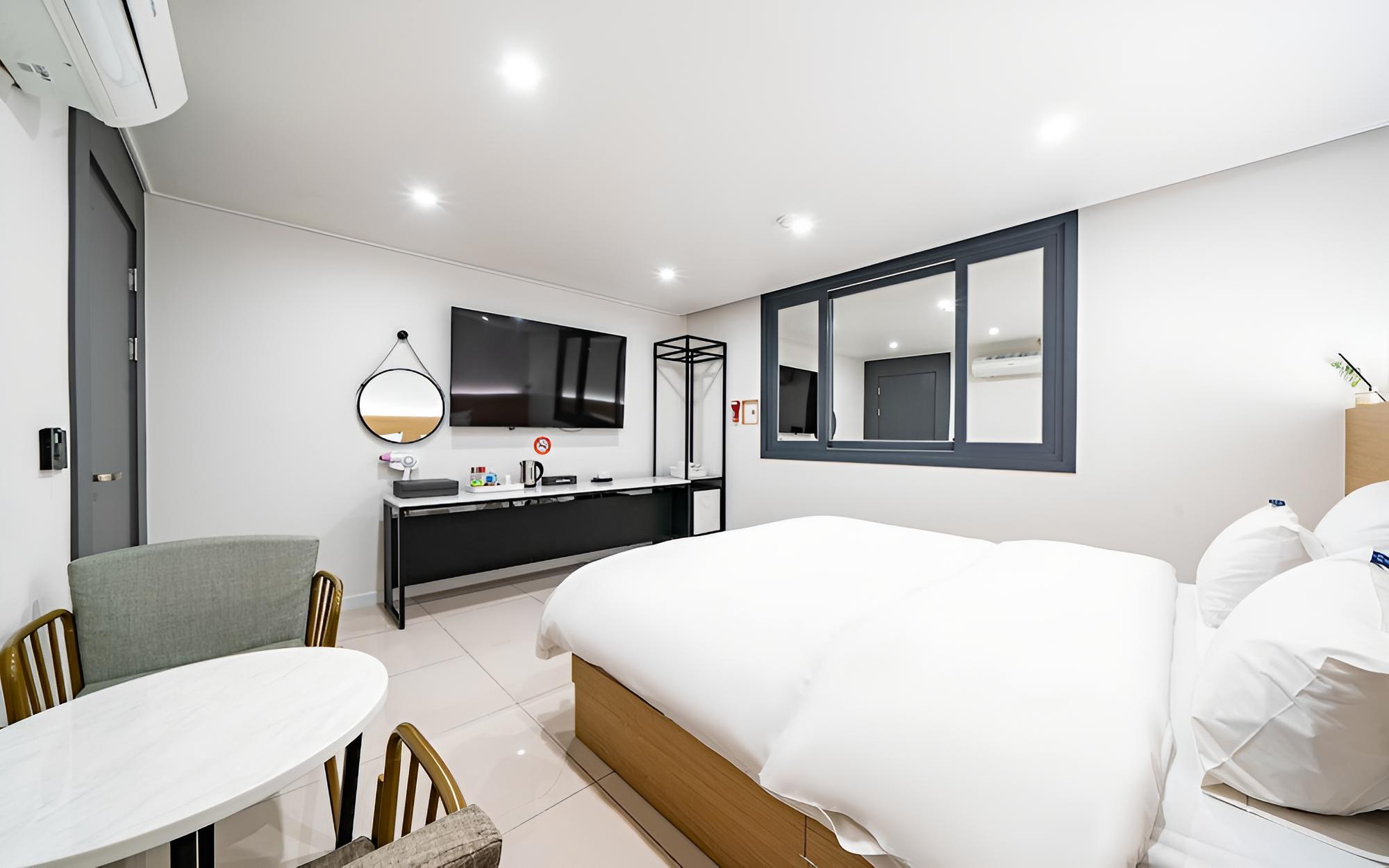 Room (Standard (non-smoking equipped with A) - Photo 9