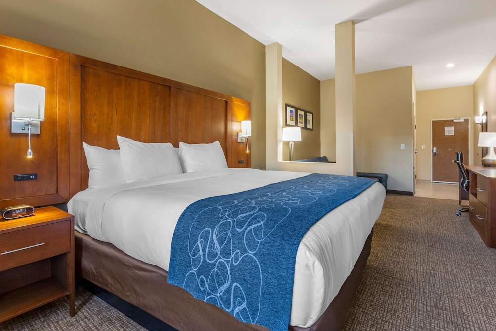 Suite, 1 King Bed, Accessible, Non Smoking - Photo 2