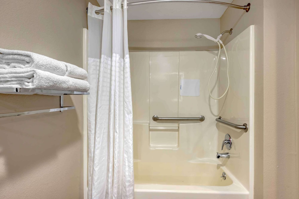 Studio, 1 Queen Bed, Accessible Bathtub, Non Smoking