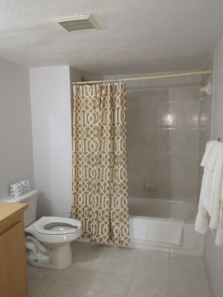 Basic Room, 2 Double Beds, Non Smoking, Garden View photo 3