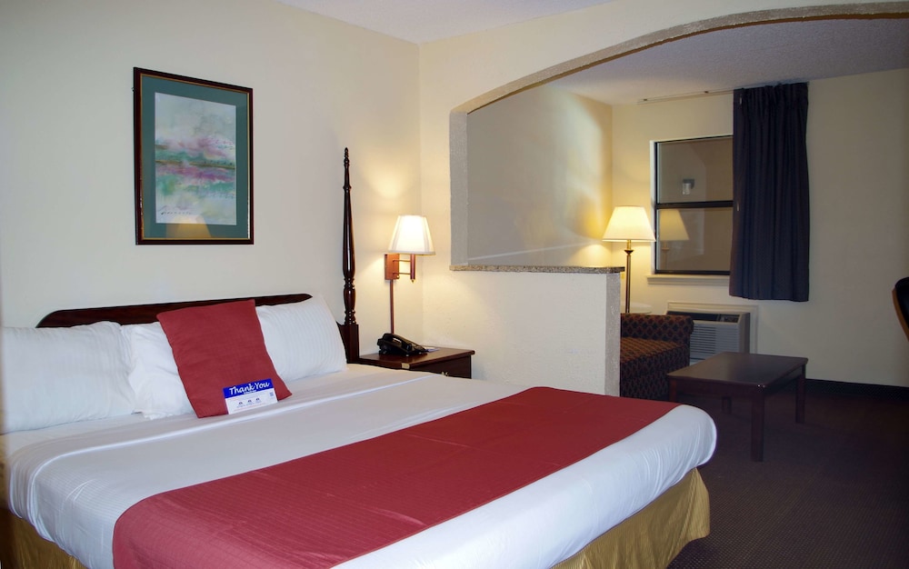 Suite, 1 King Bed - Photo 1