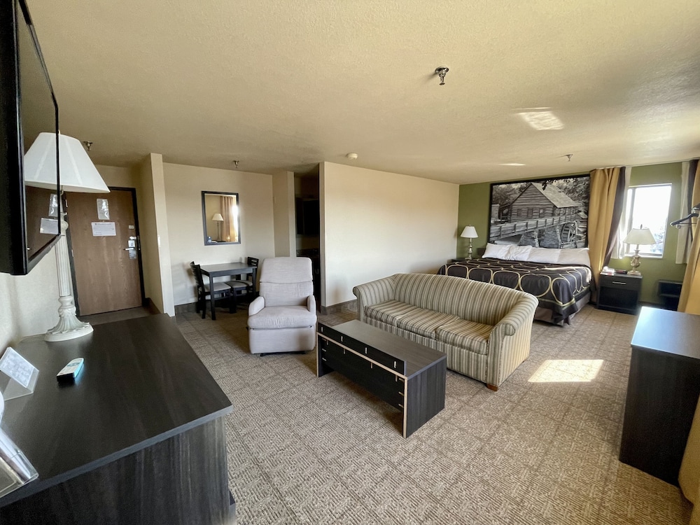 Studio Suite, 1 King Bed, Non Smoking - Photo 1