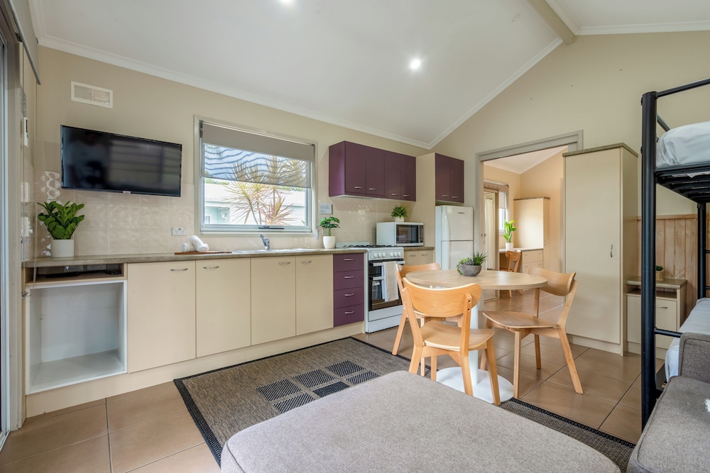 Deluxe Cabin, Mobility Accessible, Non Smoking - Photo 6