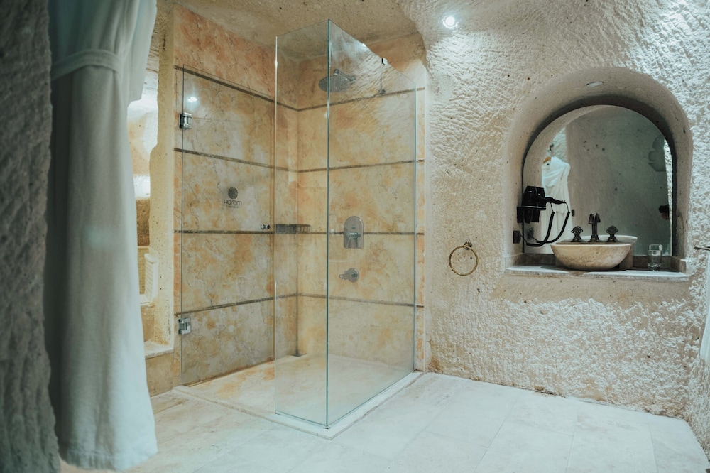 King Cave Suite with Stone Bathtub - Photo 3