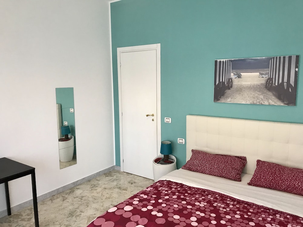 Economy Double Room, Shared Bathroom photo 3