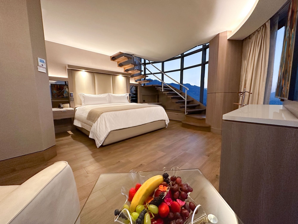 Sky Suite - Photo 1