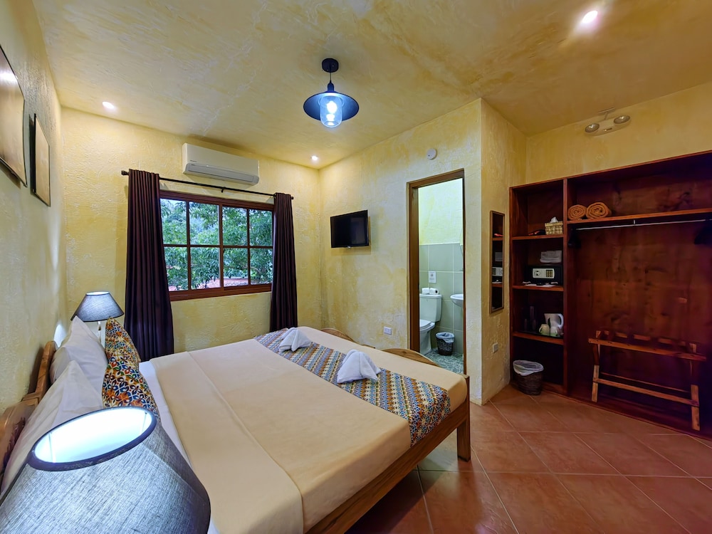 Standard Twin Room - Photo 9