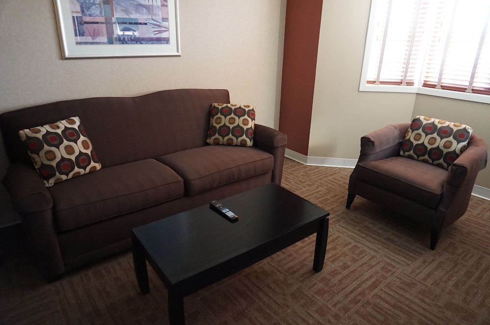 Standard Suite, 1 King Bed, Non Smoking photo 2