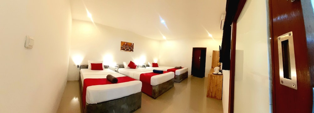 Deluxe Triple Room - Photo 9