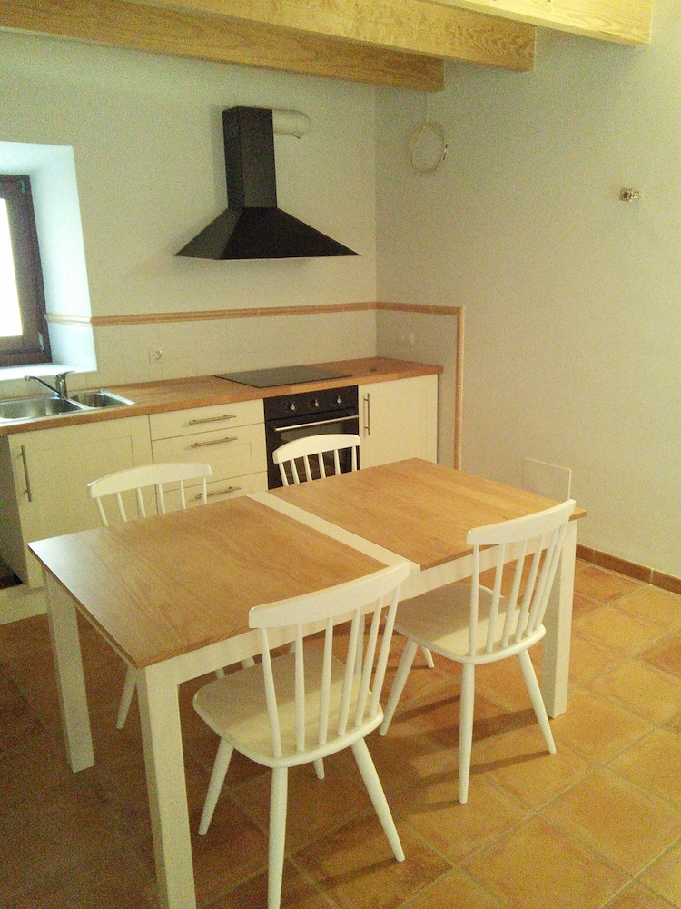 Apartment, 2 Bedrooms, Garden Area photo 2