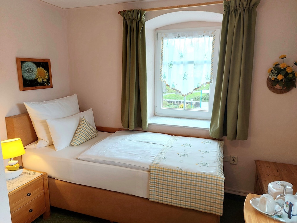 Basic Single Room, Non Smoking photo 1