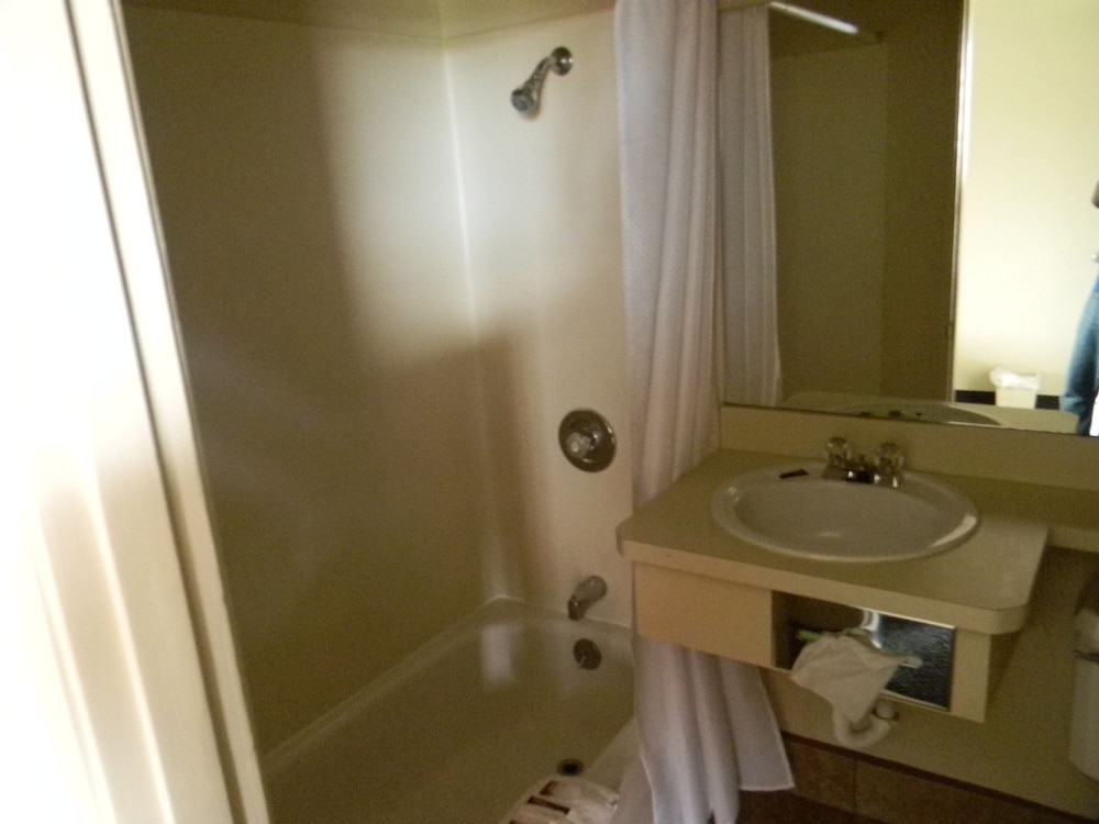 Standard Room, 2 Queen Beds photo 2