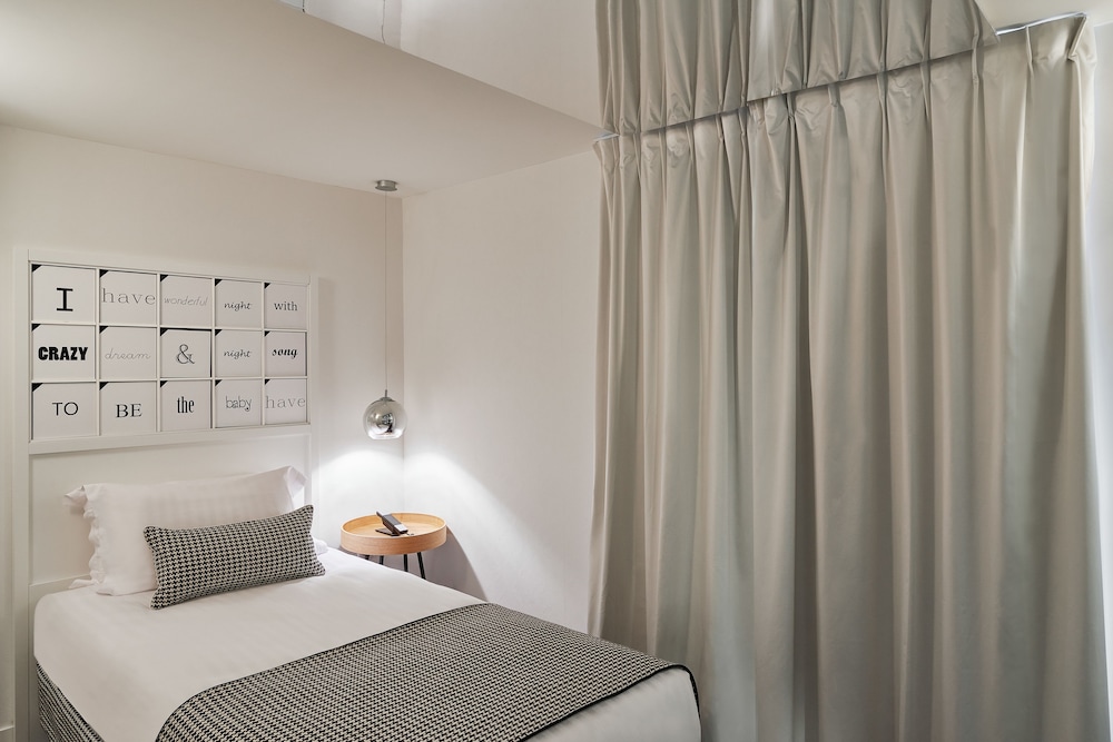Standard Single Room - Free soft minibar, courtesy tray, Chromecast - Digital press photo 2