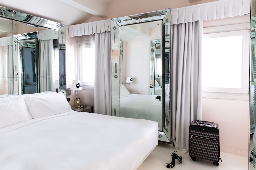 Suite (Attic, Grand Canal View) photo 2