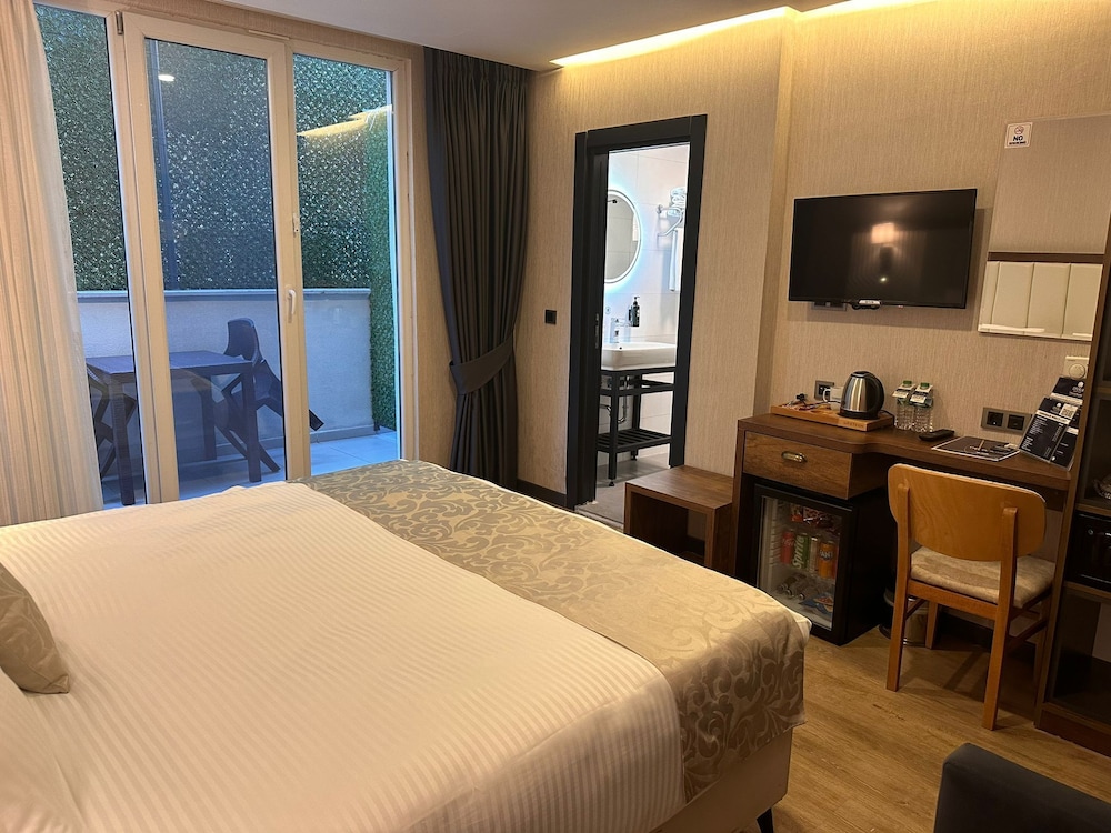 Room, 1 Double Bed, Balcony (Garden Floor) - Photo 2