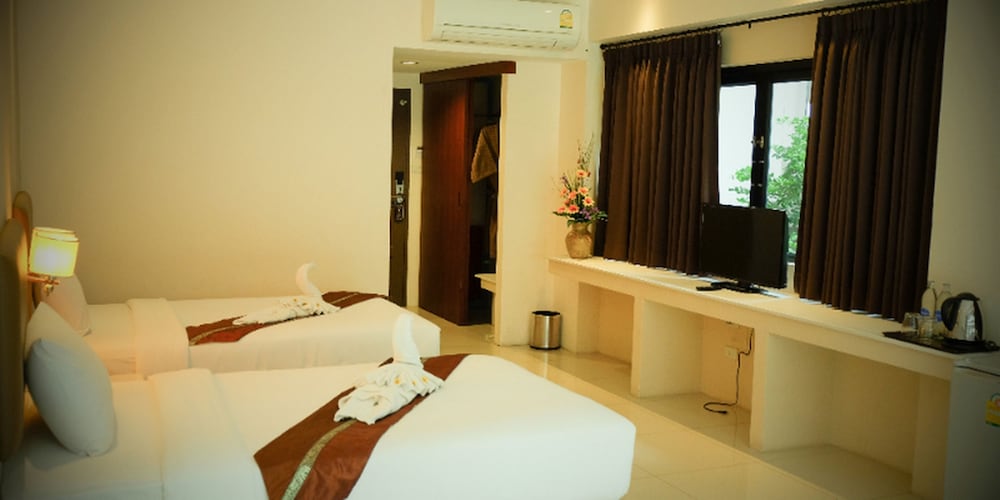 Deluxe Room, 2 Twin Beds photo 2