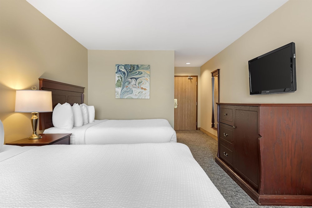 Suite, 2 Queen Beds, Non Smoking, Refrigerator & Microwave (with Sofabed) - Photo 2
