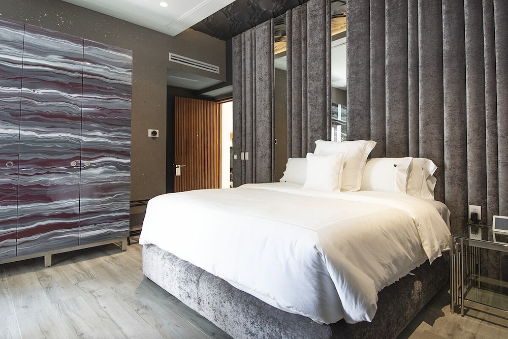 Deluxe Room, 1 King Bed - Photo 31