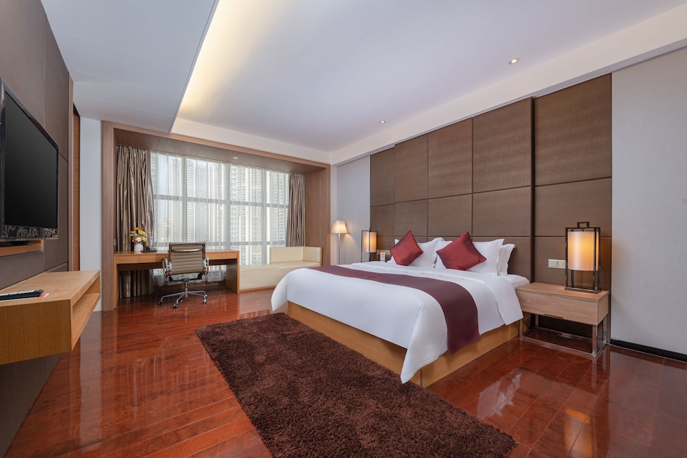 Deluxe Suite, 1 King Bed, Smoking