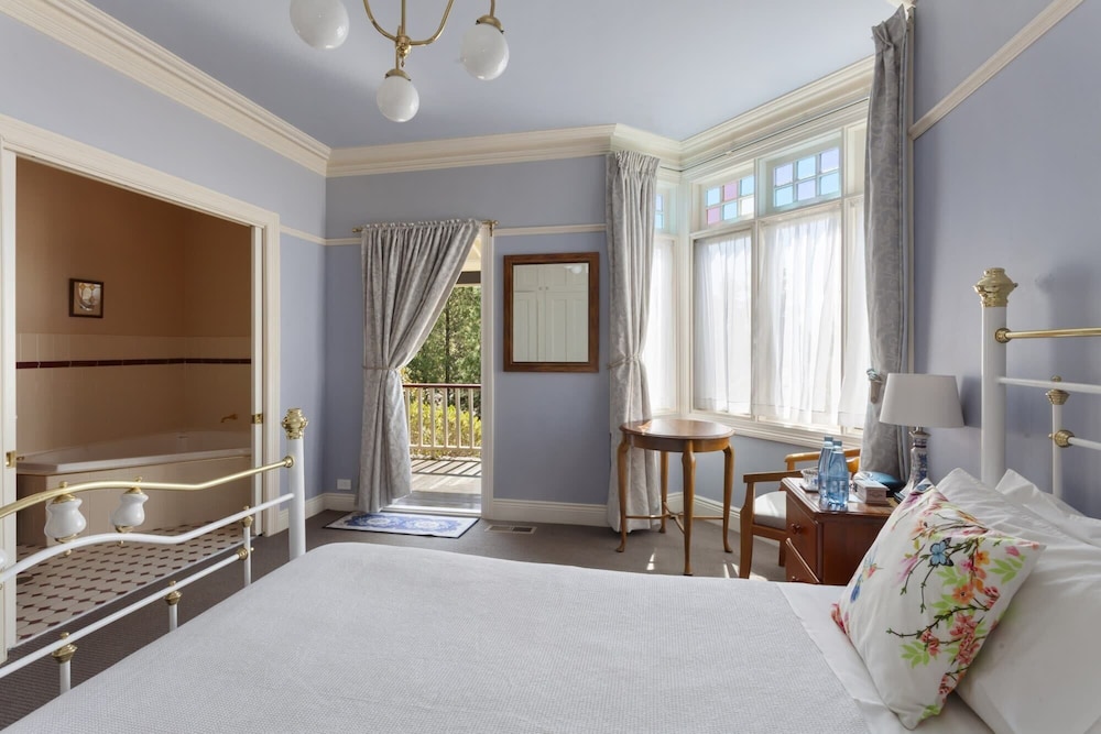 Comfort Double Room, 1 Queen Bed, Private Bathroom, Garden View photo 2