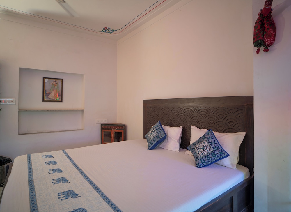Deluxe Double Room, Lake View - Photo 3