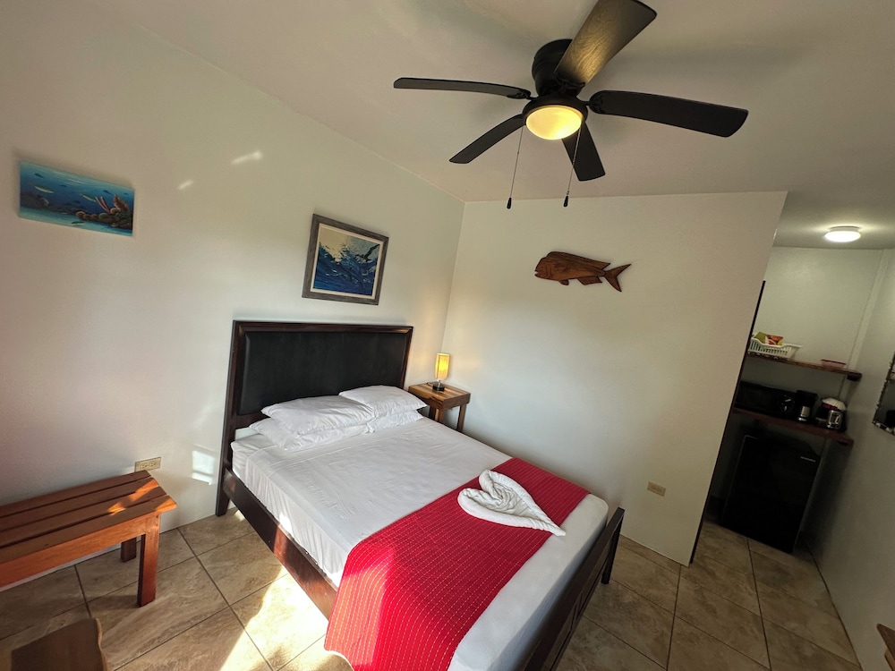 Deluxe Single Room, 1 Bedroom, Refrigerator & Microwave, Sea View photo 2