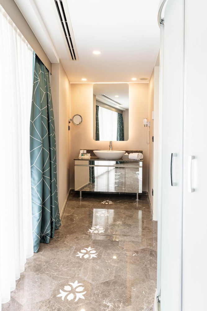 Honeymoon Double Room, Jetted Tub, Sea View photo 2
